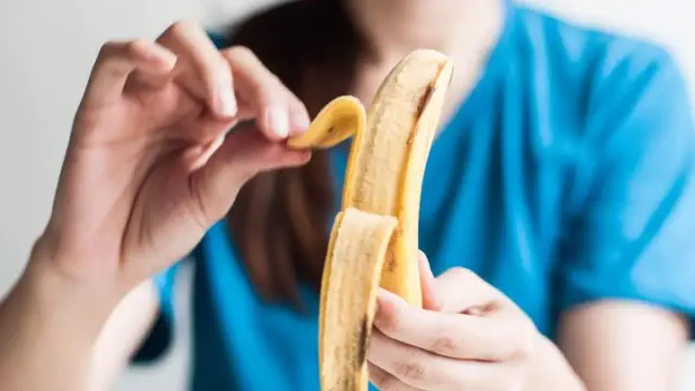 If you want your bananas to stay fresh for an entire week, make sure to keep them away from these two specific foods.