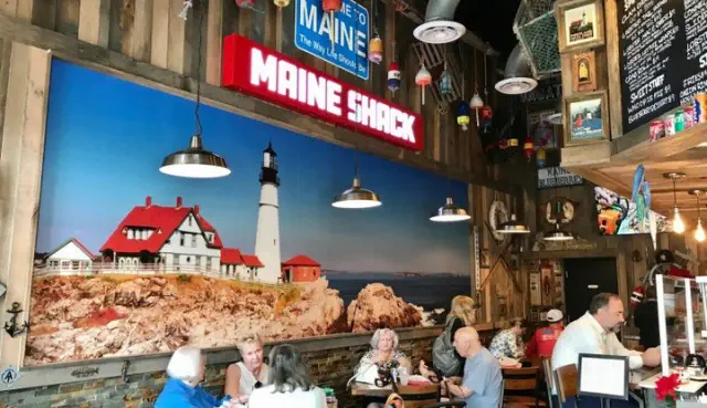 Maine Shack brings a slice of New England flavor to North Naples.