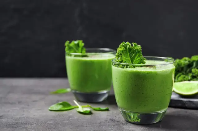 The ultimate dessert-flavored vegan kale smoothie loaded with protein.