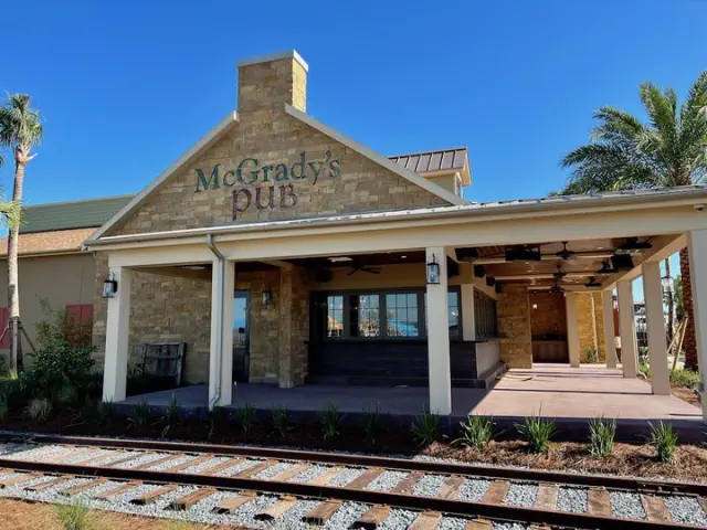 A fresh name and new ownership are on the horizon for the restaurant at Sawgrass Grove.