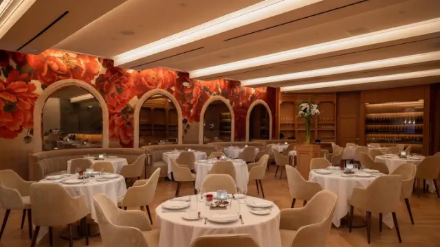 This stunning new kosher eatery in Brooklyn gives the impression of dining within a grand castle.