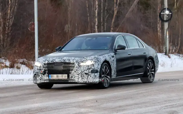 2026 Mercedes S-Class Spotted Featuring Oversized Grille and Illuminated Star Design