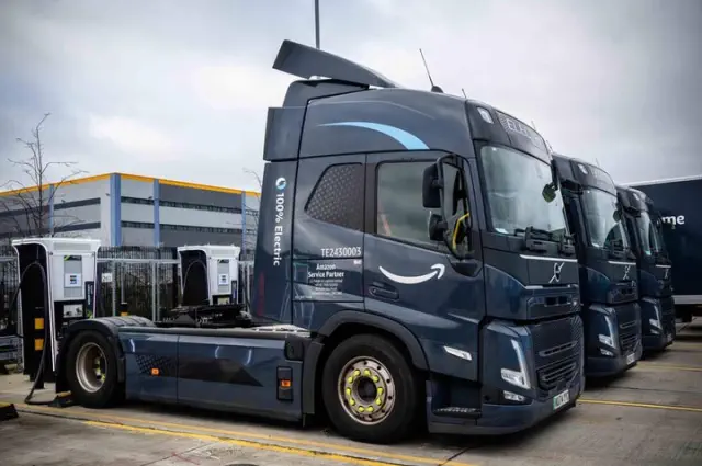 Amazon reveals its largest order to date for electric heavy-duty trucks.